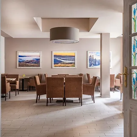 Osrodek Szkoleniowo- Wypoczynkowy Szarotka Resort *