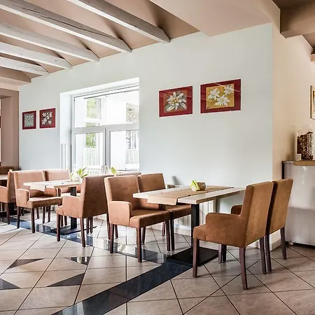 Osrodek Szkoleniowo- Wypoczynkowy Szarotka Resort *